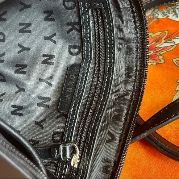 DKNY Black crossbody bag with adjustable strap 100%PVC - Picture 8 of 16